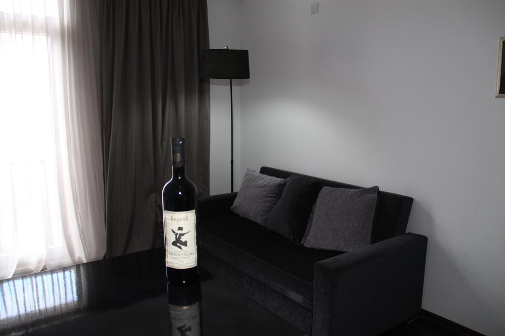 Black-White Rooms Batumi Esterno foto