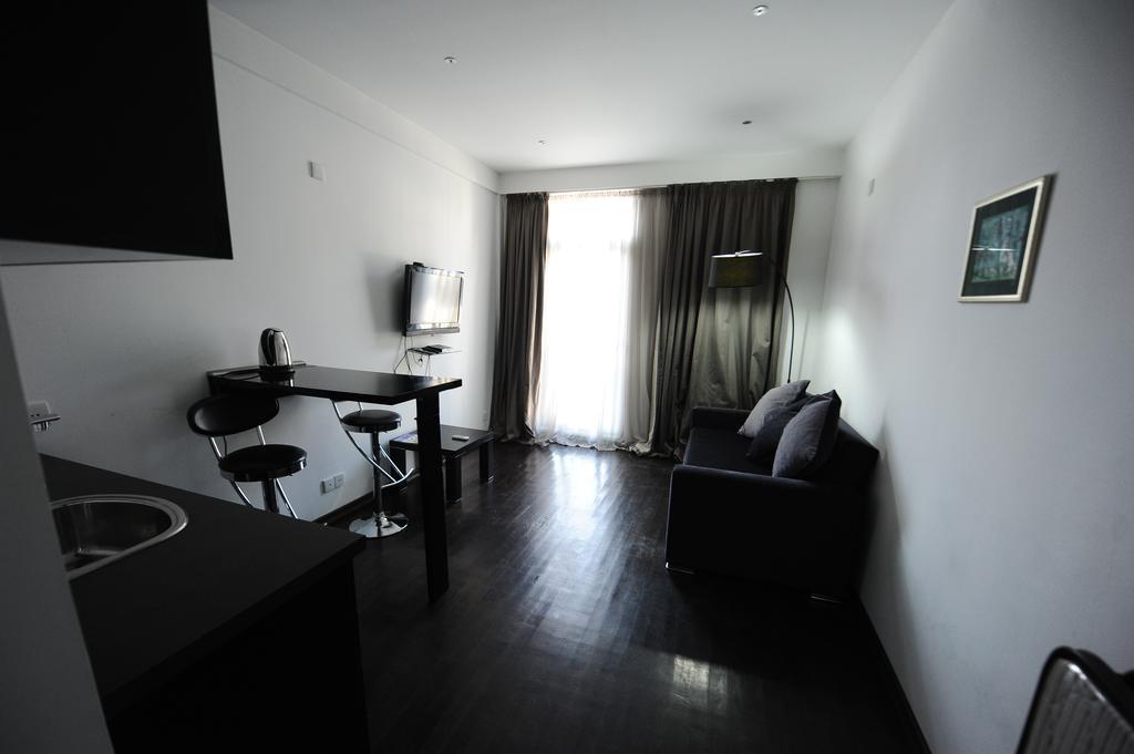 Black-White Rooms Batumi Esterno foto